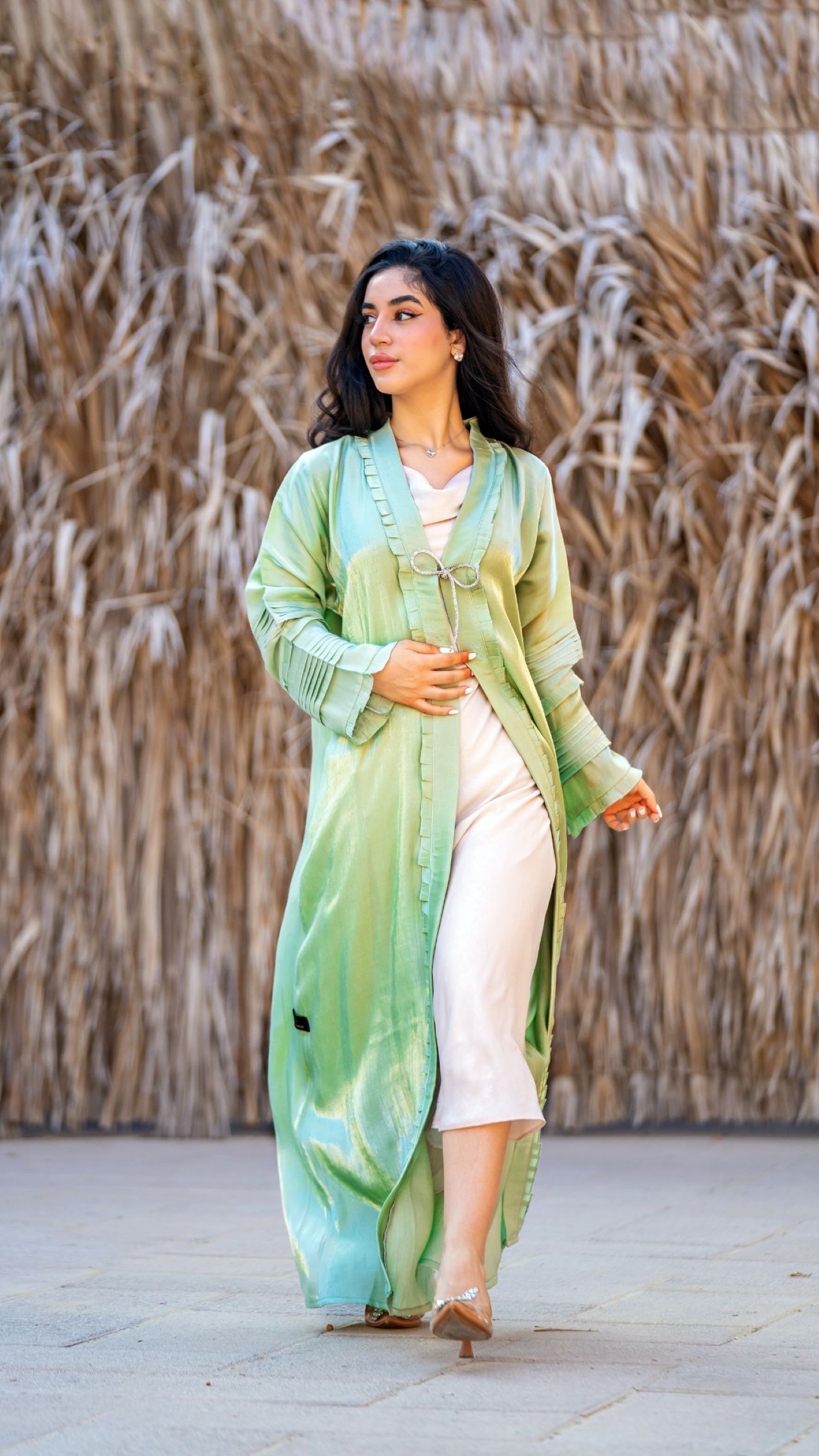 Abaya with pleated panel and crystal bow detailing — Green