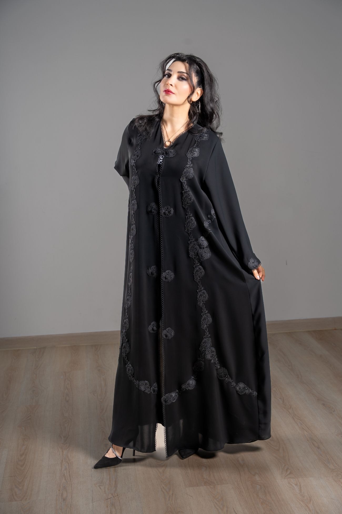 VI Noir Floral Lace Abaya