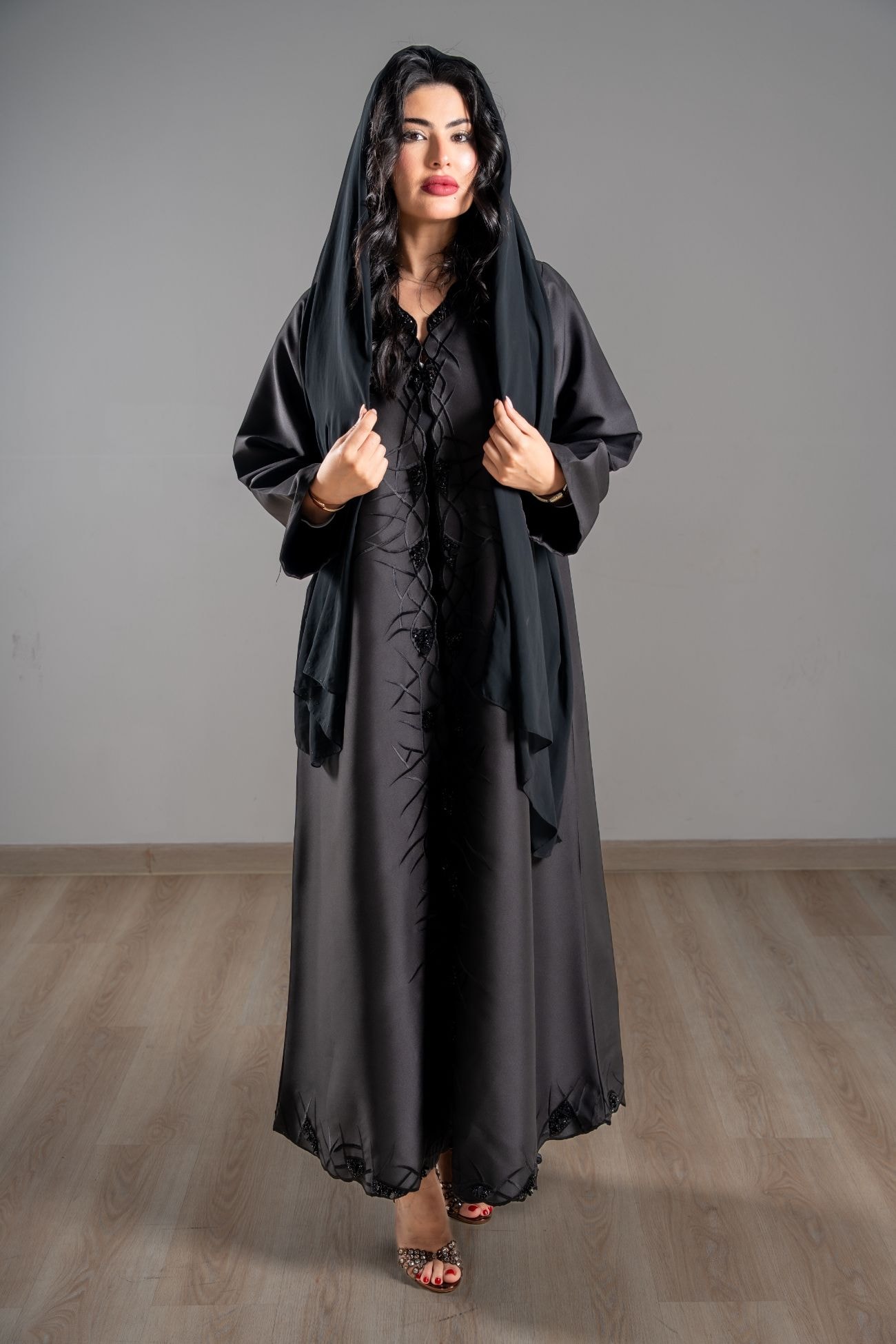 VI Noir Cutwork Embellished Abaya