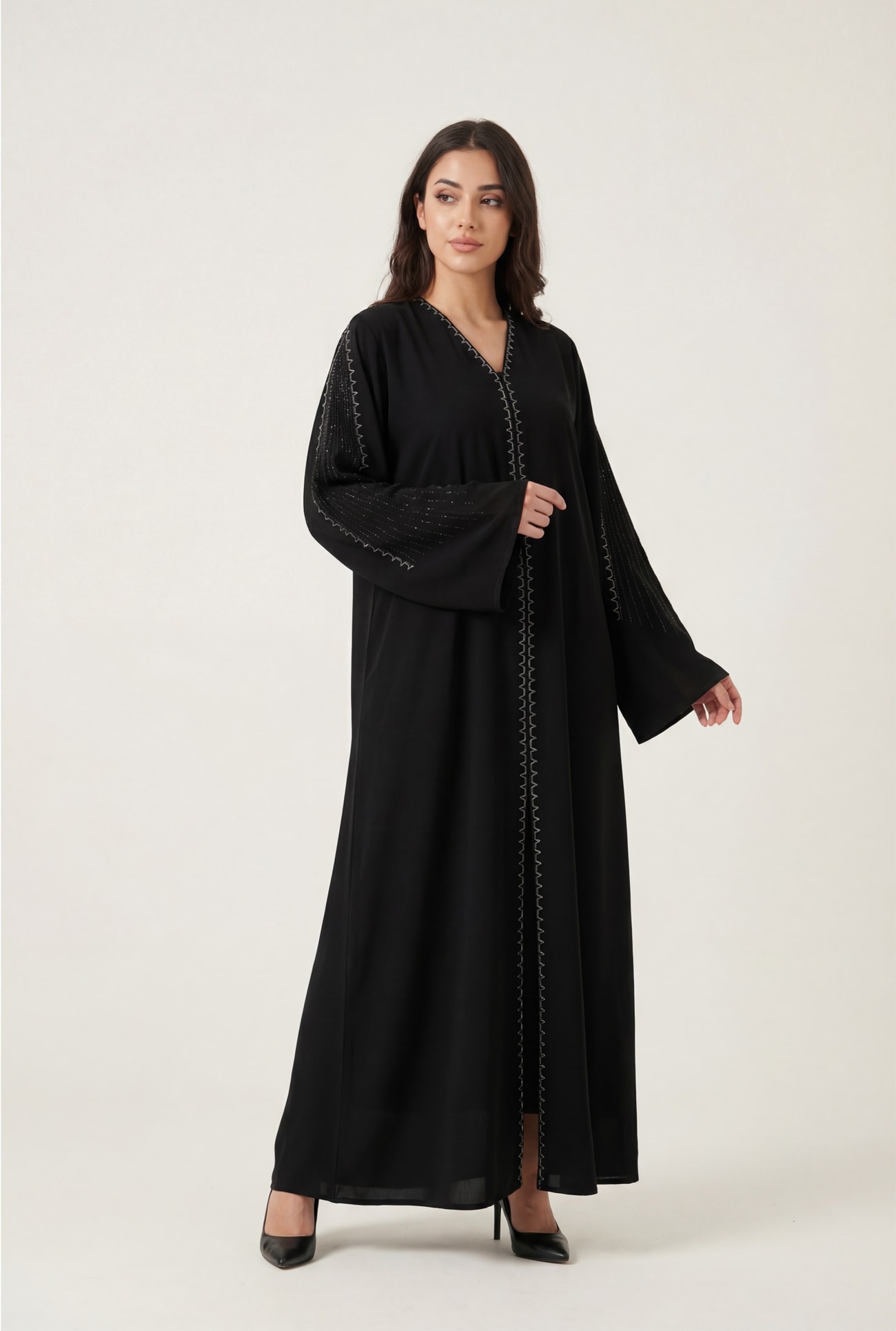 عباية نور كورية بتطريز الحجارة والخيوط